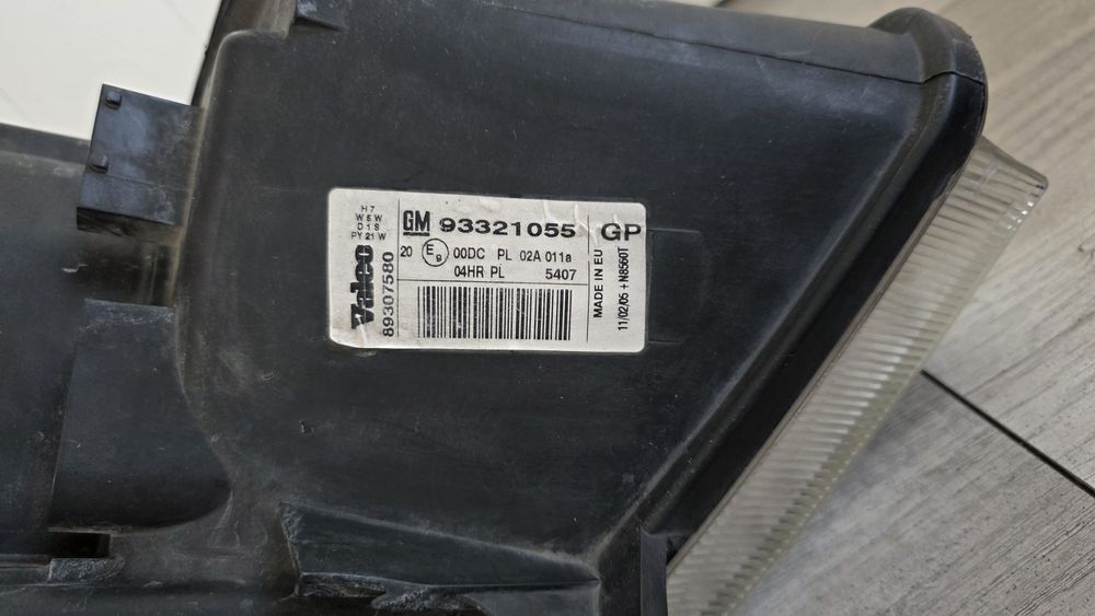 Lampa reflektor xenon przód Opel Meriva  A a prawy + 2 żarówki