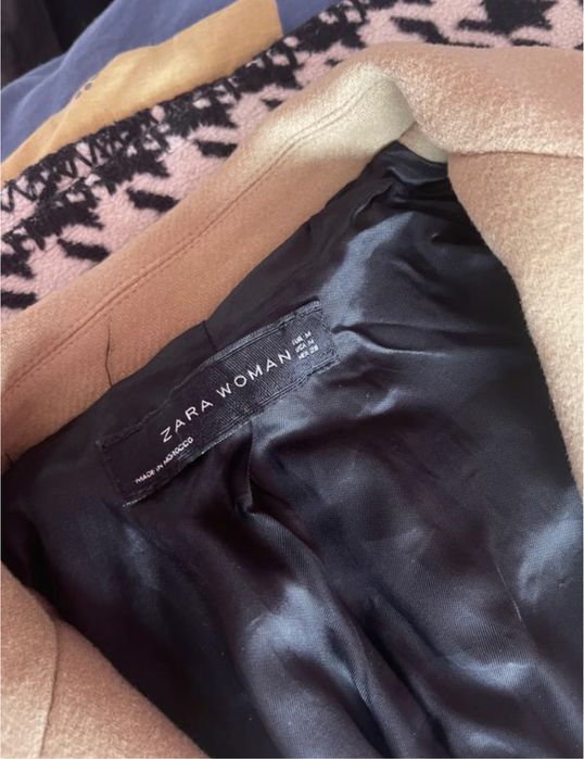 Бежеве пальто Zara