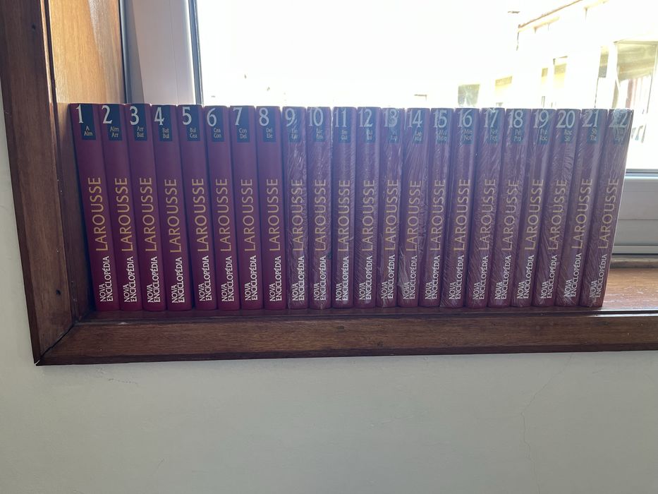 Coleção Completa – Nova Enciclopédia Larousse (22 volumes)