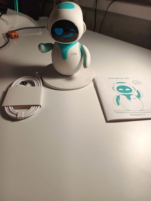 Interaktywny robot biurkowy stworzony przez Energize Lab