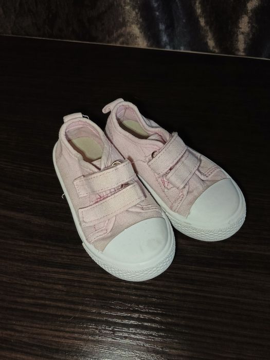 Взуття на дівчинку на рочок