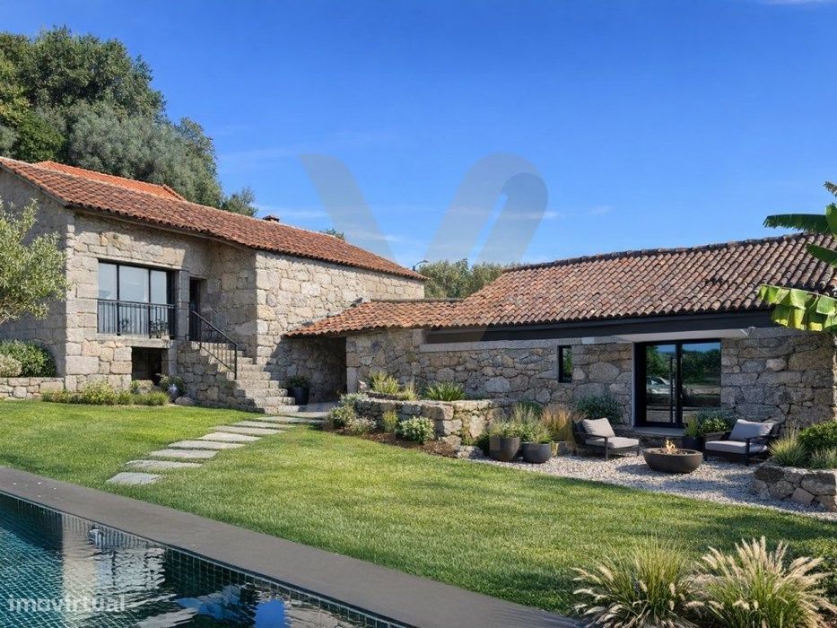 Propriedade com Duas Casas Antigas em Pedra para Restauro - Padreir...