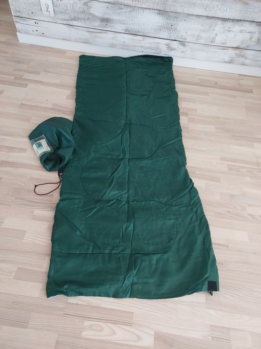 Śpiwór 190 długość na 150 szerokości zielony  
Letni śpiwór