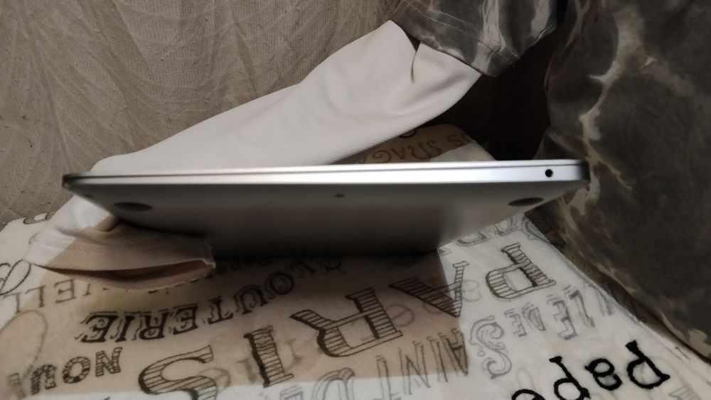 MacBook Air M1 8/256gb (с дефектом)