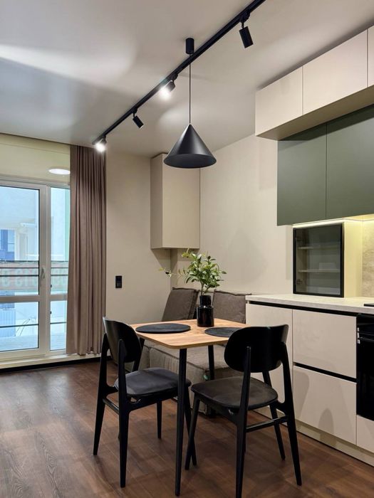 Стильна та сучасна одиничка біля озера!