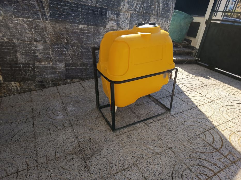 Depósito 200 Litros com Suporte Metálico e Torneira