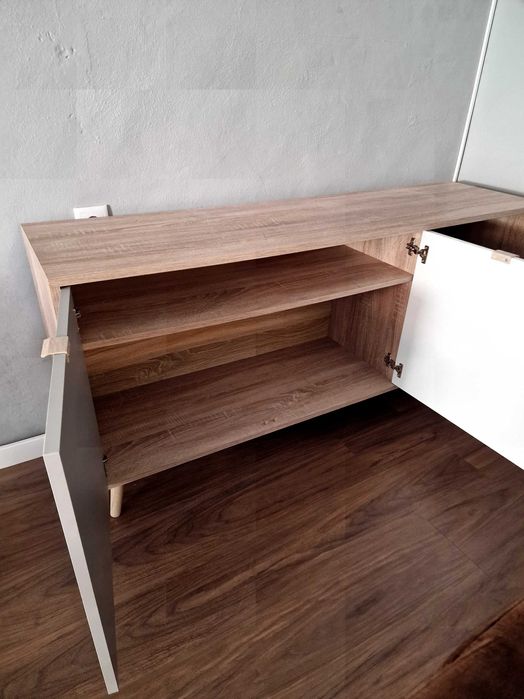 Aparador com 2 portas e 2 gavetas