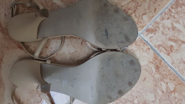 Sapatos de senhora, creme da Arezzo