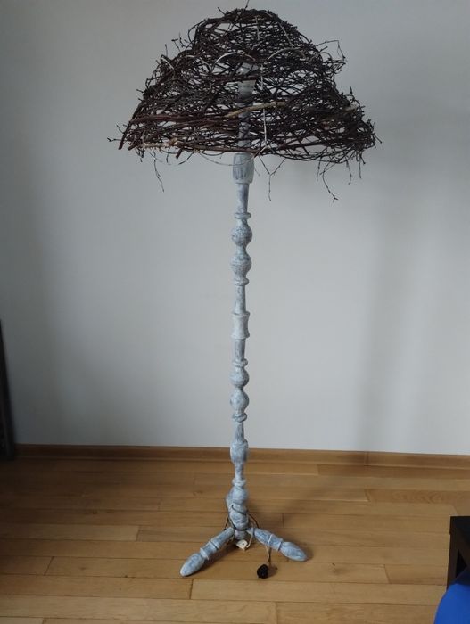 Lampa podłogowa drewniana