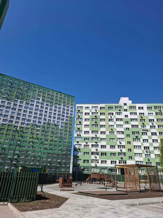 Продам 2х комнатную в ЖК Острова. Средний этаж за 33 000