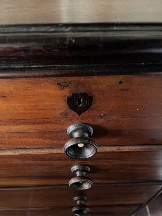 Cómoda Antiga Vinhática com Embutidos em Pau Santo