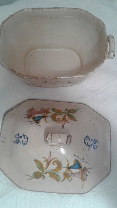 Terrina. Muito antiga. Anos finais de 1800
