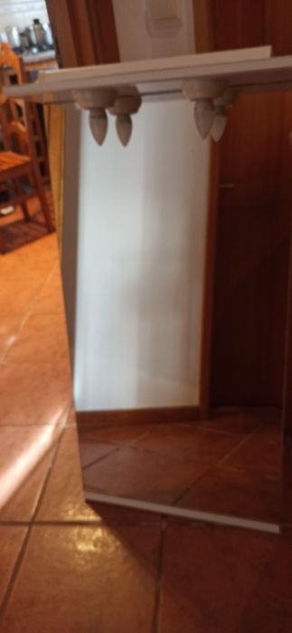 Vendo lavatório e espelho