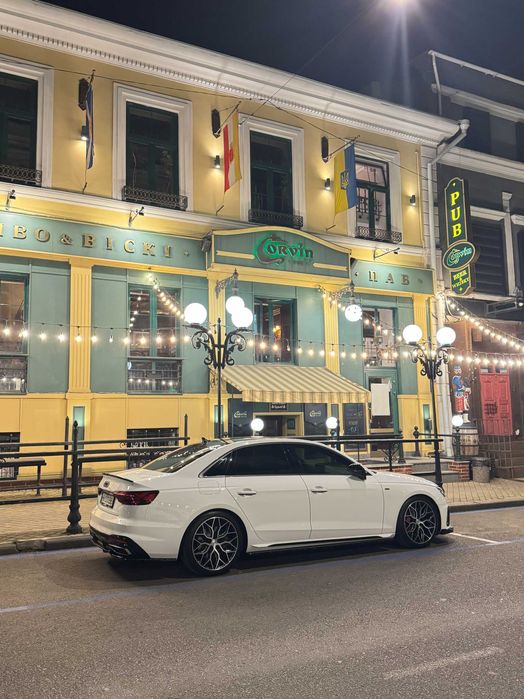 Продаю AUDI A4 B9.5 QUATTRO 2.0TDI (дизель) S-line 2022р, 41.000км