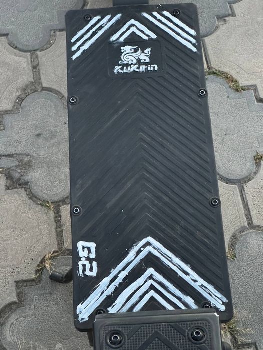 у продажі електро самокат kukirin g2