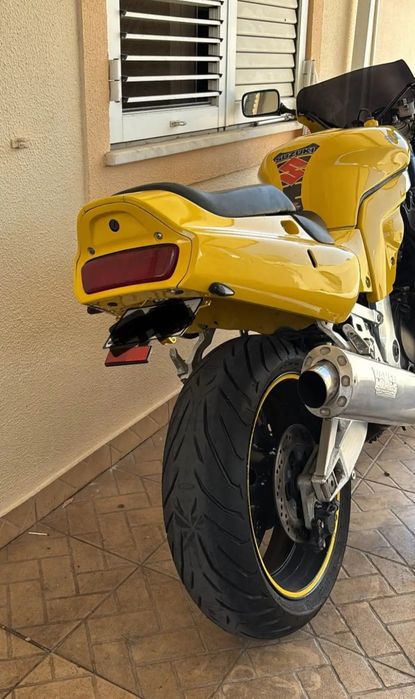 Vende-se Suzuki GSXR 750