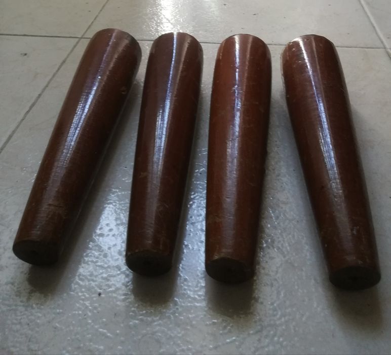 Pés em Madeira de Mobiliário