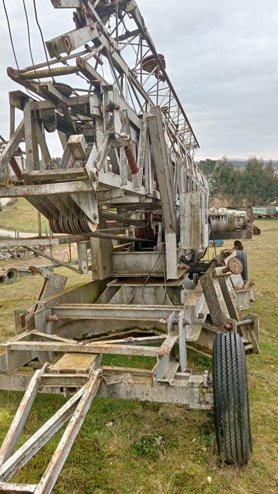 Grua Potain com  pouco uso