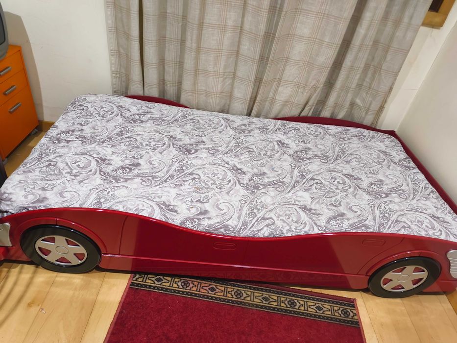 Cama de solteiro em formato de carro