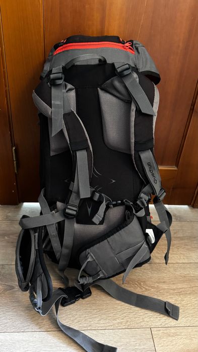 Mochila Forclaz 40 – Usada – Preto e Laranja