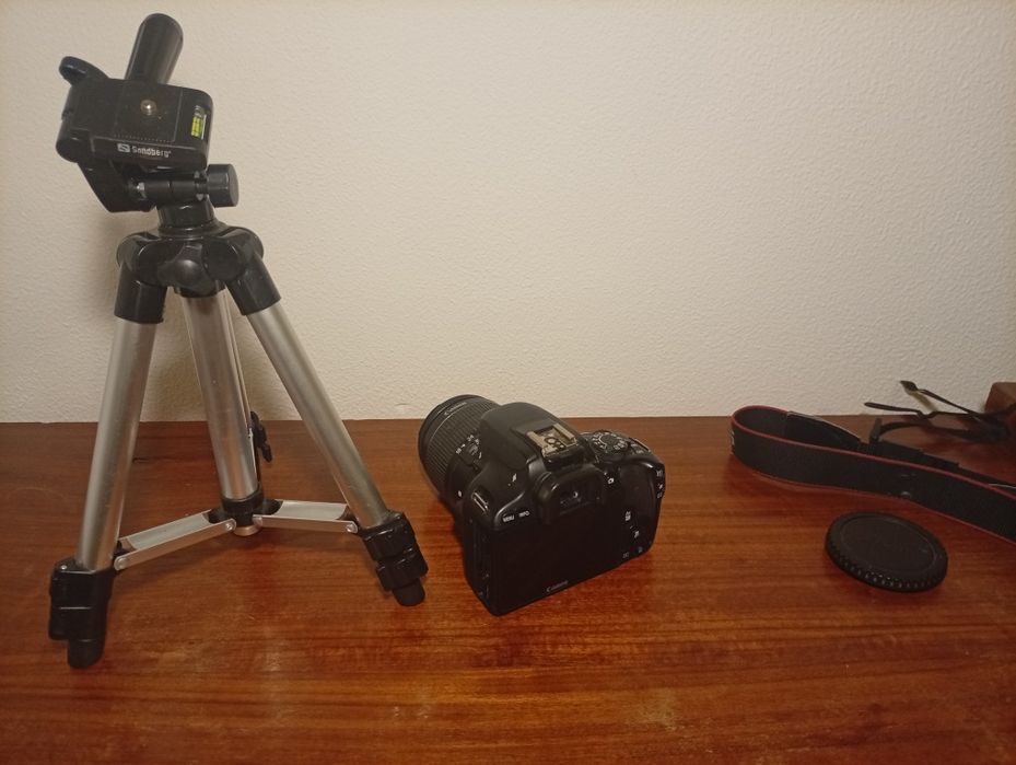 Cannon 1100D EOS + Tripé + Objectiva 55mm, 100