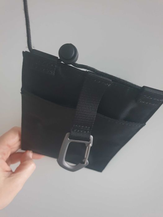 cos etui na telefon klucze czarne