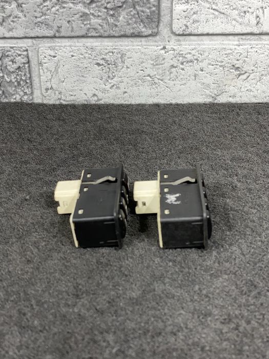 Кнопки памʼяті сидінь BMW E38/E39 Код:999