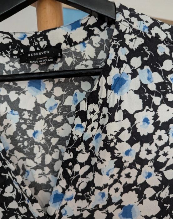 Sukienka midi Reserved