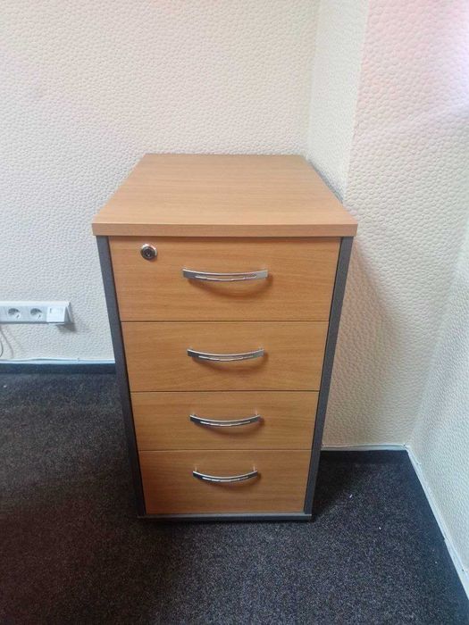 Продаж офісних меблів