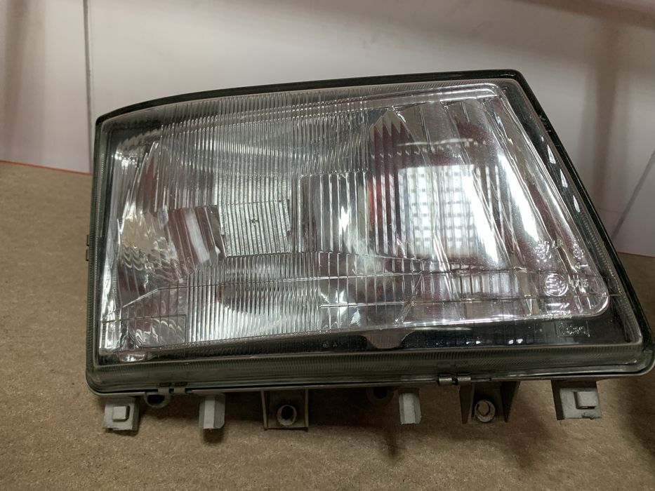 Farol Mitsubishi canter fuso 2007