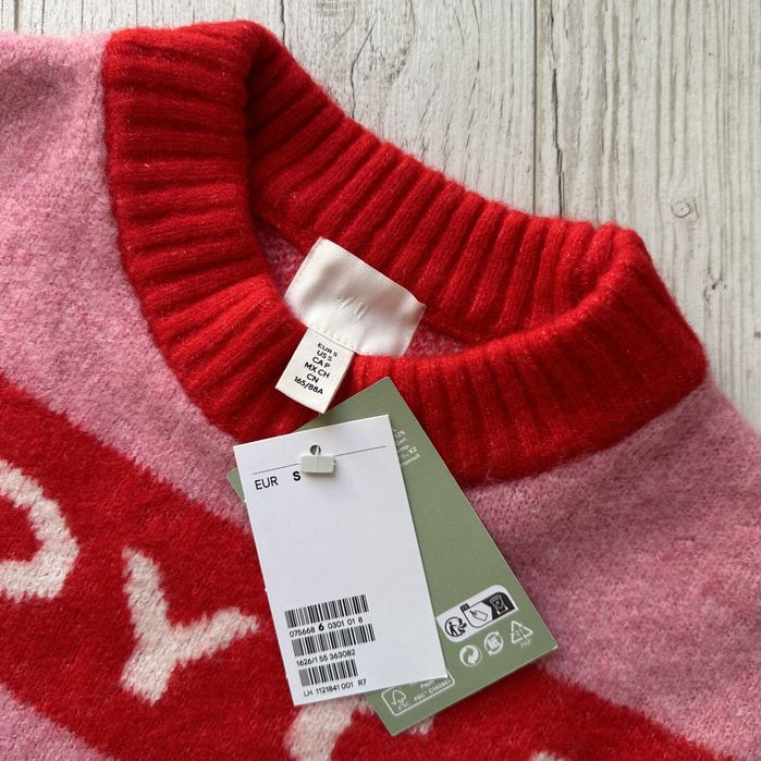 Różowy żakardowy sweter świąteczny oversize h&m candy cane mistletoe