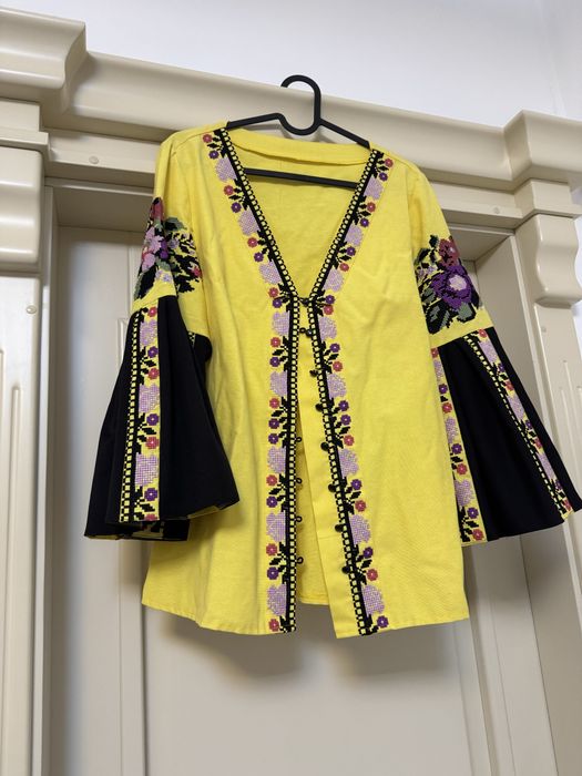 Продам жіночу вишиту сорочку