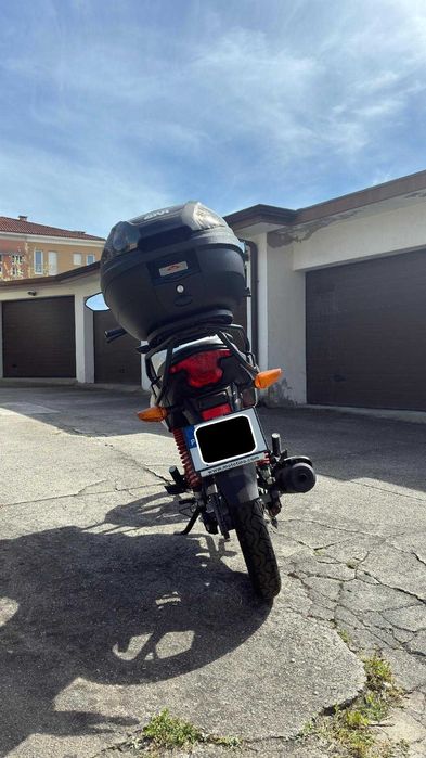 Honda CB125F - Carta de Condução A1 - Oferta de capacete