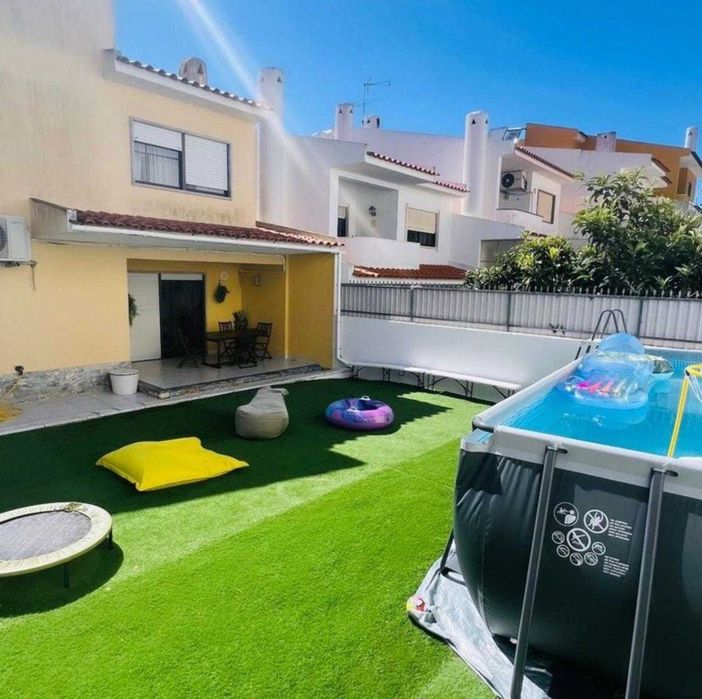 Quartos Amplos na Parede (2 Suítes e 1 Quarto) | Jardim e Churrasqueira
