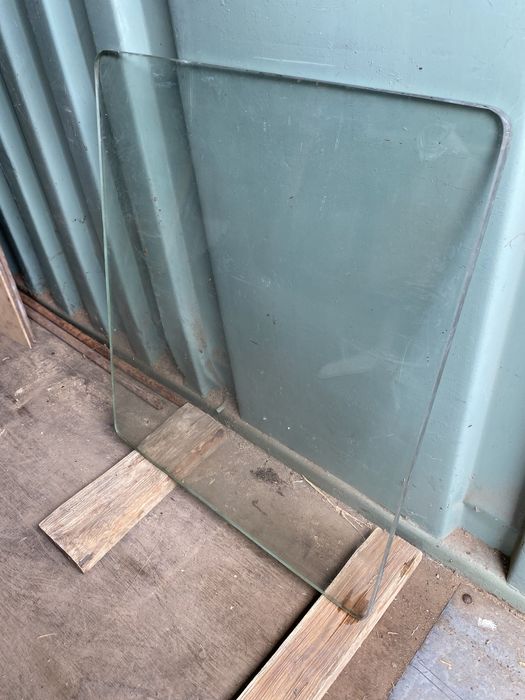 Стеклянная столешница 70х80 толщ 16мм