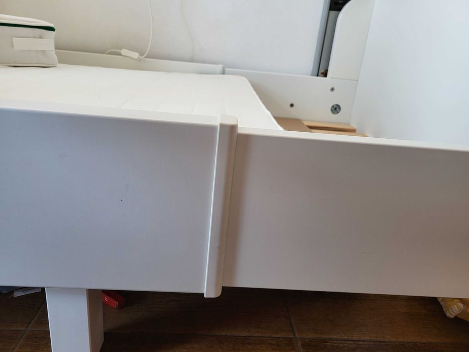 Cama extensível com colchão IKEA