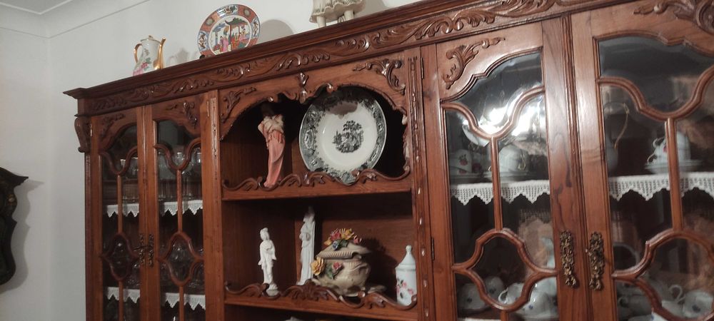 Mobília de sala de Jantar com requinte e durável. Madeira de carvalho!