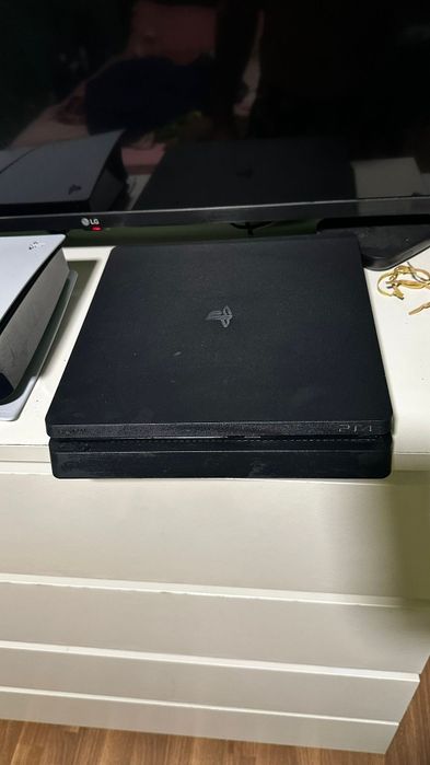 PS4 Slim preto !