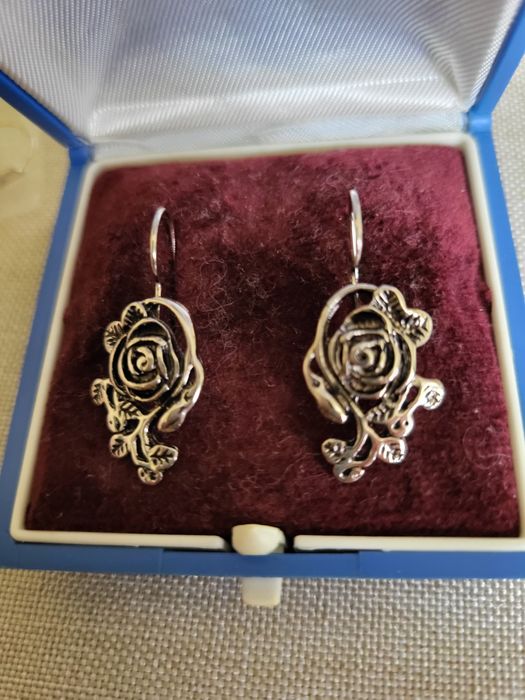 Kolczyki z motywem róży