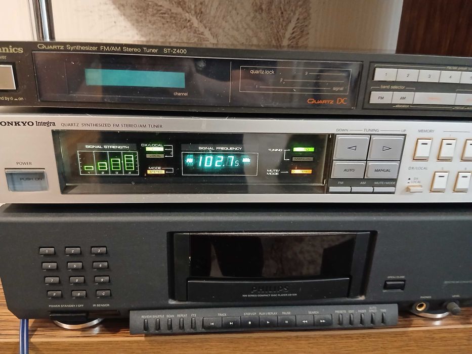 тюнеры  Technics st-z400, Onkyo Integra T-4015.