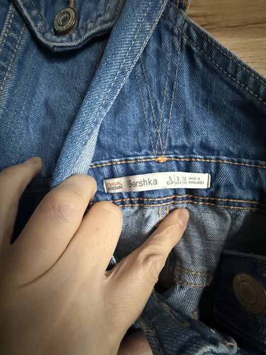 Spodenki ogrodniczki jeansowe bershka