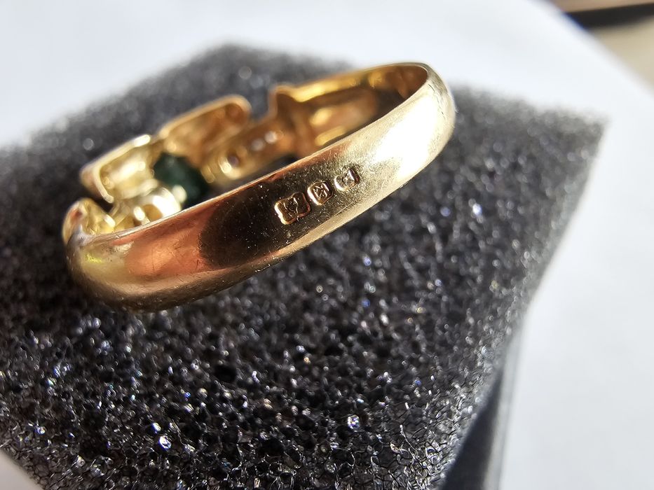 Anel ouro 19,2k com Esmeralda