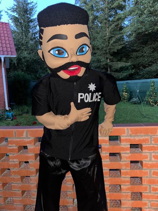 Стриптизери- аніматори, білий ведмідь