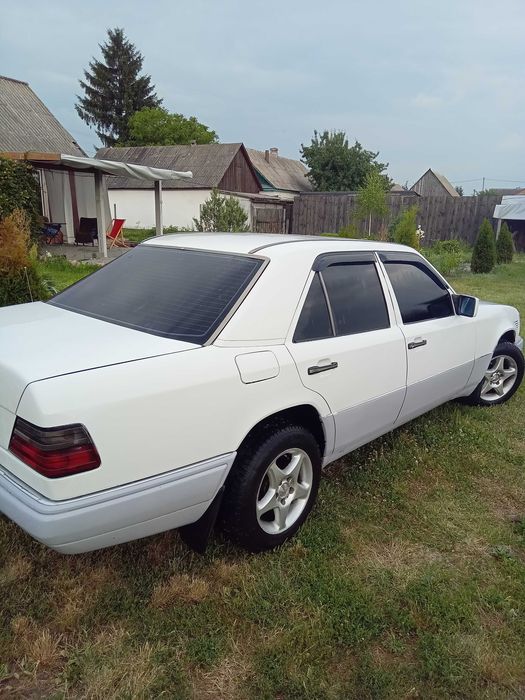 Продам Мерседес E250 дизель 124 кузов