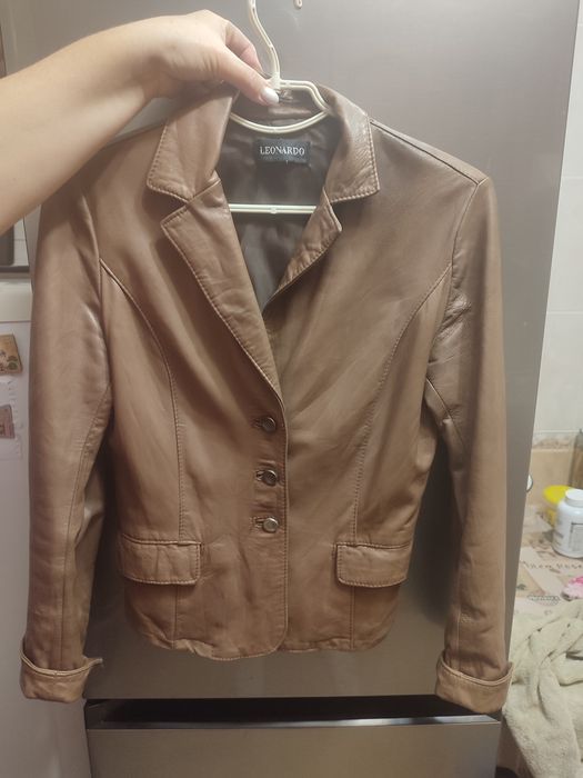 Жіночий шкіряний піджак, Італія