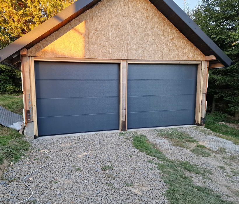 Brama garażowa antracyt woodgrain 3000x2375