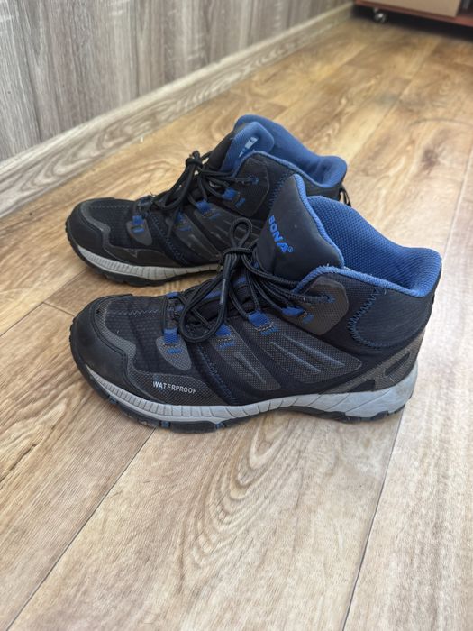 Кросівки Bonа.