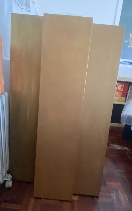 Estantes IKEA com suporte invisível