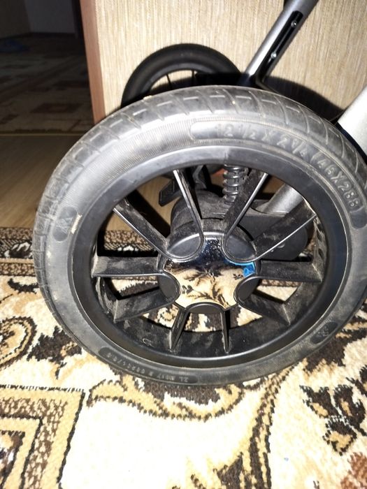 Універсальна коляска-трансформер