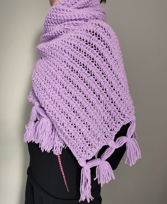 В'язаний ажурний шарф ручної роботи